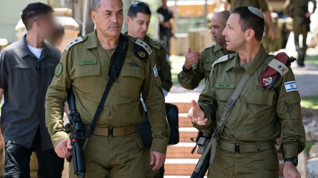 הרמטכ"ל אייל זמיר ואלוף אבי בלוט (צילום: דובר צה"ל)