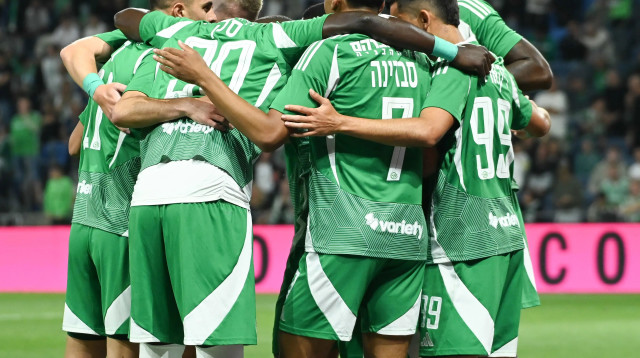 שחקני מכבי חיפה (צילום: ברני ארדוב)