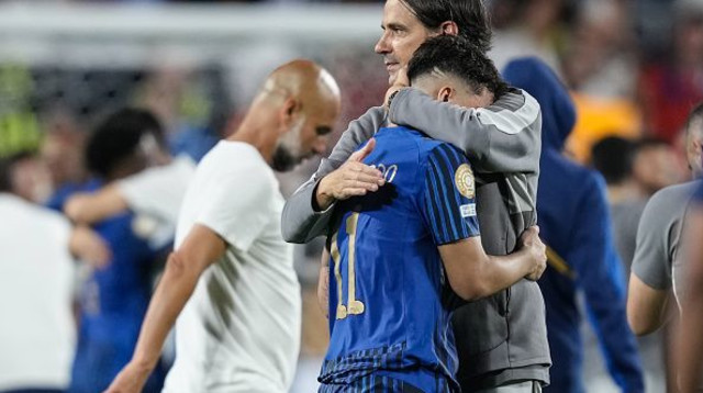 אינזאגי ואל הילאל חוגגים ניצחון היסטורי על מנצ'סטר סיטי הגדולה (צילום: Sports Press Photo / Contributor)