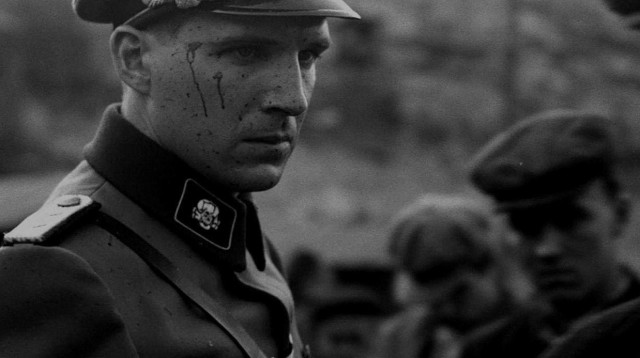 רייף פיינס בסרט "רשימת שינדלר" (צילום: יוניברסל פיקצ'רס)