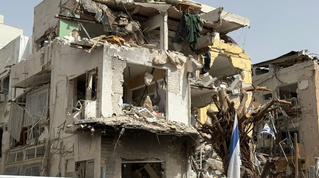 הפגיעה ברחוב פינסקר בתל אביב (צילום: מאיה כהן)