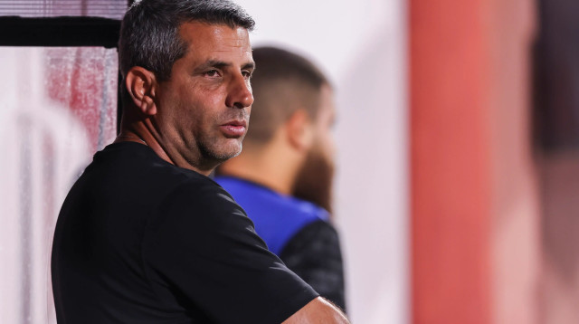 שרון מימר, מאמן בני סכנין (צילום: מאור אלקסלסי)