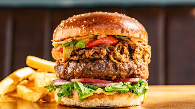 המבורגר ברשת BBB  (צילום: לירן מימון)