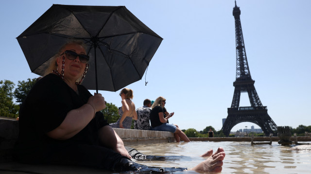 גל חום במגדל אייפל, צרפת (צילום: רויטרס)