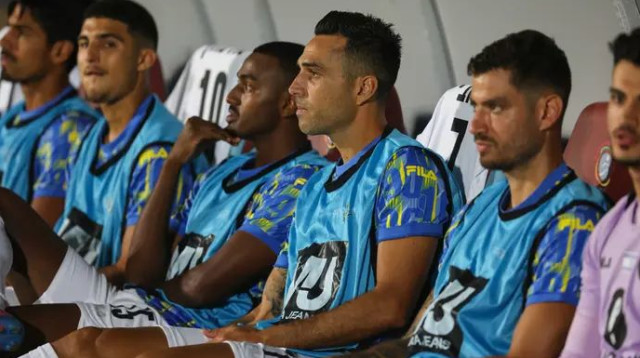 קשה להתרגל. זהבי על הספסל (צילום: לירון מולדובן)