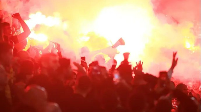 אוהדי בית"ר ירושלים בטרנר (צילום: קובי אליהו)