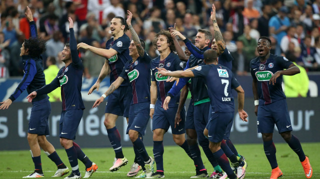 סרז' אורייה (מימין) בחגיגות הגביע של פריז סן ז'רמן, מאי 2015 (צילום: GettyImages, Jean Catuffe)