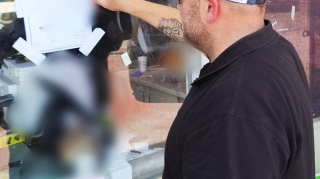 צו סגירה (צילום: דוברות המשטרה)