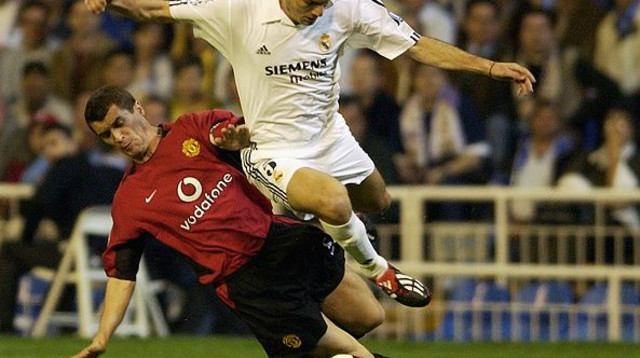 רוי קין מתקל את זינדין זידאן (צילום: Shaun Botterill)