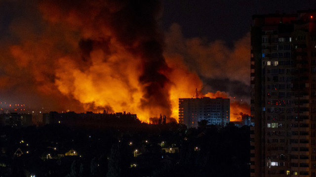 מתקפה על קייב  (צילום: OLEKSII FILIPPOV/AFP via Getty Images)