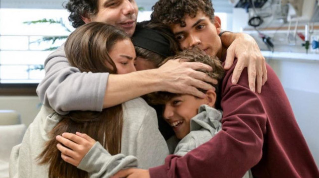 עופר קלדרון וילדיו (צילום: מתוך רשתות לפי סעיף 27 א על פי זכויות יוצרים)