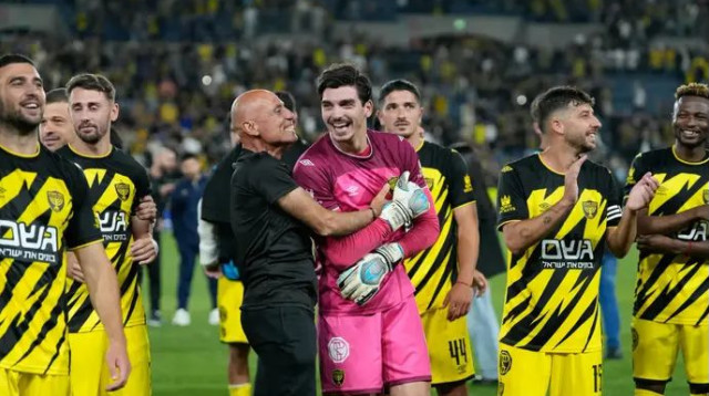 מיגל סילבה במוקד החגיגות (צילום: שירה קז)