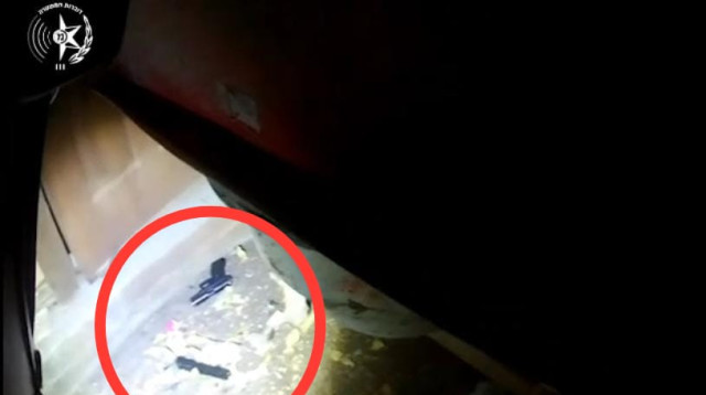 האקדח שנתפס (צילום: דוברות המשטרה)