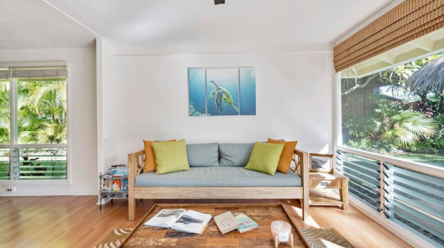 איך כדאי לשלב שולחן סלון עם ריהוט נוסף בחלל  (צילום: pexels)