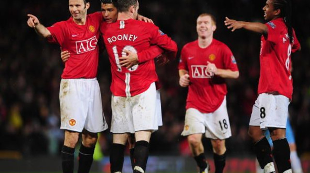 רונאלדו רוני וגיגס חוגגים (צילום: Shaun Botterill)