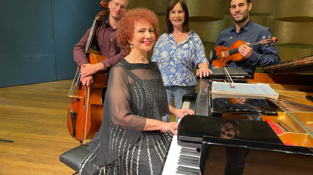 אסתרית בלצן ונורית הירש (צילום: מוישיק לינדן)