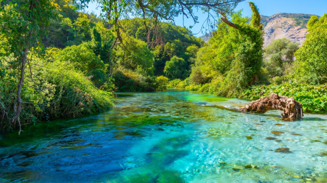 העין הכחולה, אלבניה (צילום: שאטרסטוק)