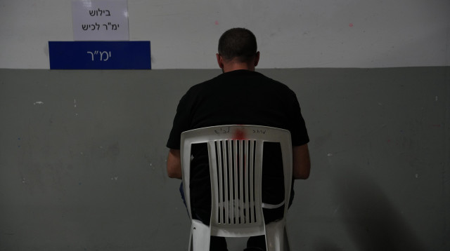 עצור מהפשיטה של המשטרה על ארגוני הפשיעה בדרום (צילום: דוברות המשטרה)