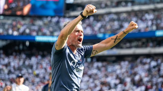 לואיס אנריקה מאמן פריז סן ז'רמן חוגג (צילום: GettyImages, Marvin Ibo Guengoer - GES Sportfoto)