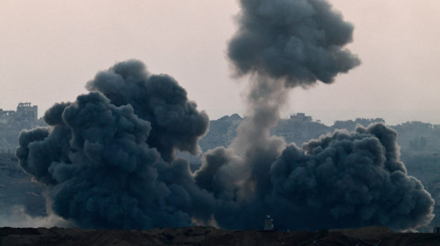 תקיפה ברצועת עזה (צילום:  REUTERS/Amir Cohen)