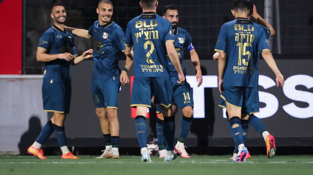 סער פדידה בני ריינה חוגג עם גיא חדידה (צילום: מאור אלקסלסי)