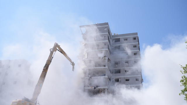 הריסות הבניין בבת ים (צילום: אבשלום ששוני)