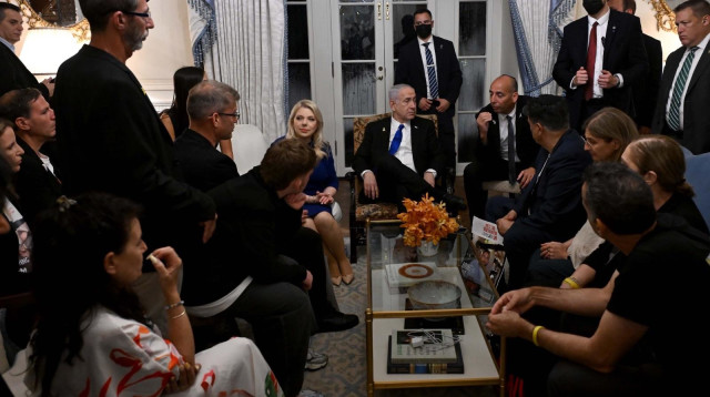 בנימין ושרה נתניהו נפגשים עם משפחות חטופים (צילום: אבי אוחיון לעמ)