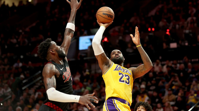 דיאנדרה אייטון לצד לברון ג'יימס, לוס אנג'לס לייקרס (צילום: GettyImages)