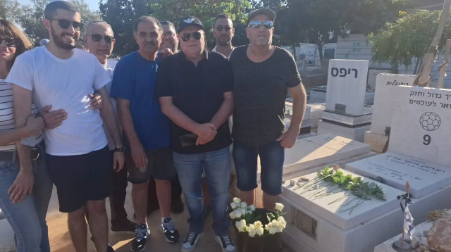 אזכרה של ויקי פרץ, ארבע שנים לפטירתו (צילום: באדיבות המשפחה)