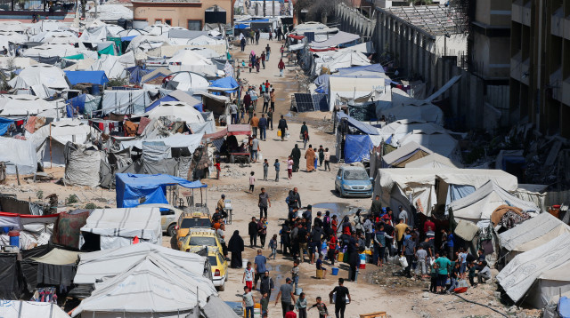 מחנה אוהלים בעיר עזה (צילום: REUTERS/Mahmoud Issa)