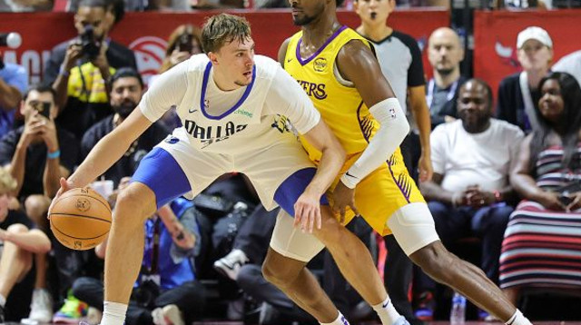 קופר פלאג מול ברוני ג'יימס (צילום: GettyImages)