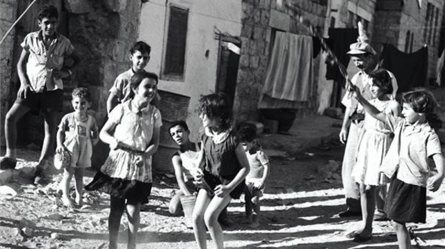  ילדים בסמטאות ירושלים (צילום: אברהם מלבסקי, ארכיון הצילומים של קק"ל)