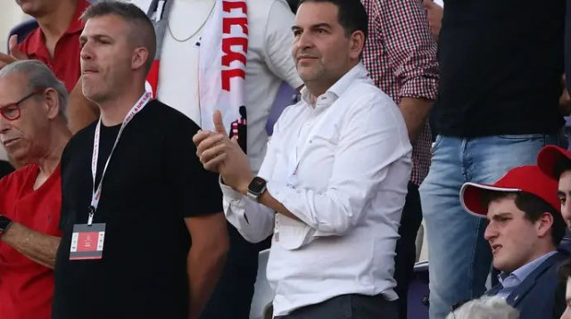 אדמונד ספרא ביציע (צילום: דני מרון)