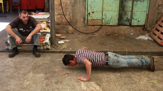 שכיבות סמיכה (צילום: נתי שוחט, פלאש 90)