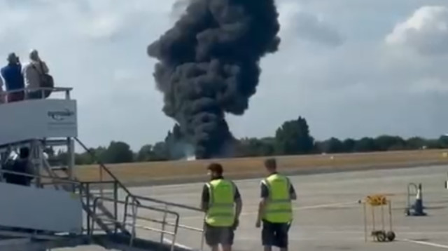 התרסקות מטוס בלונדון (צילום: רשתות חברתיות, שימוש לפי סעיף 27 א')