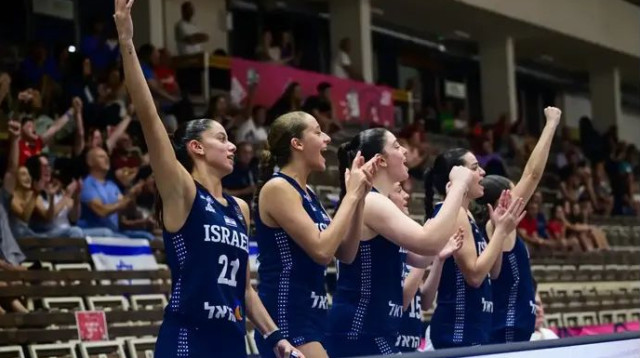 הישג. נבחרת הנשים עד גיל 19, הערב (צילום: אתר רשמי, באדיבות איגוד הכדורסל)