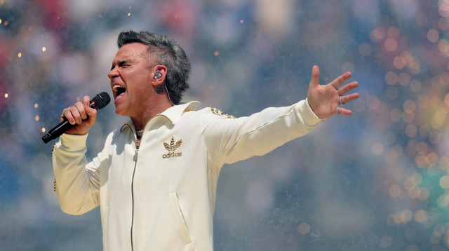 הזמר רובי וויליאמס במופע לפני גמר גביע העולם למועדונים (צילום: רויטרס)