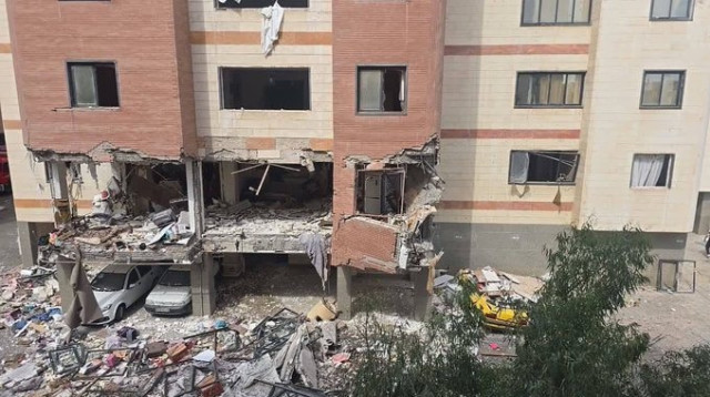 שבעה פצועים בהתפוצצות בבניין מגורים בעיר קום שבאיראן (צילום: רשתות ערביות)