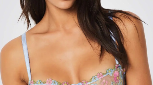 משביר - חזיות Etam (צילום: יחצ,באדיבות המותג)