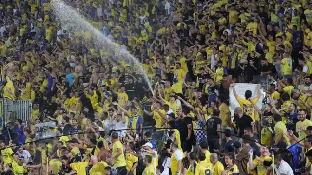 יגיעו לקפריסין בהמוניהם? אוהדי מכבי תל אביב (צילום: אודי ציטיאט)