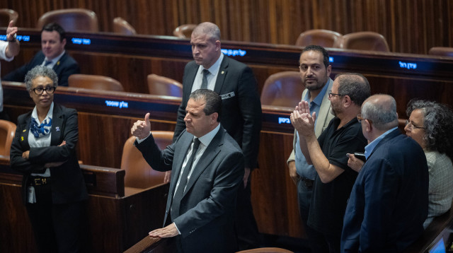 איימן עודה וחברי הכנסת הערבים במליאה (צילום: יונתן זינדל, פלאש 90)