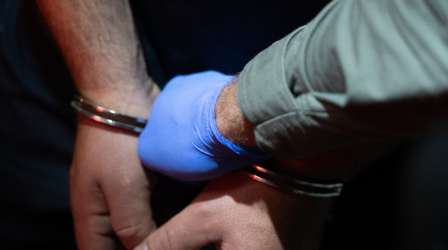 מעצר חשוד בסחר בנשק (צילום: דוברות המשטרה)