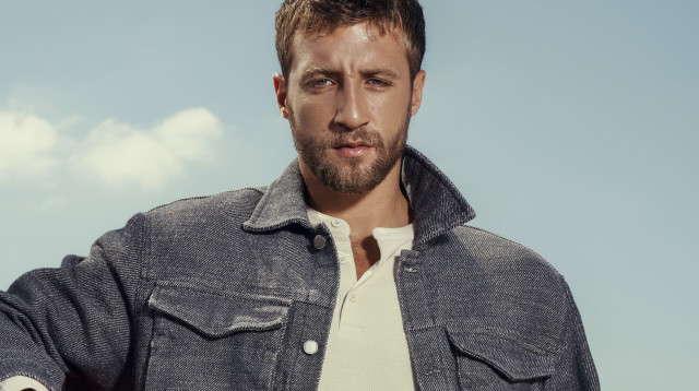 טל מורד בצילומי קולקציית חורף 2026 של רנואר (צילום: שי פרנקו)