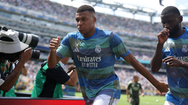 קיליאן אמבפה שחקן ריאל מדריד בחימום (צילום: רויטרס)