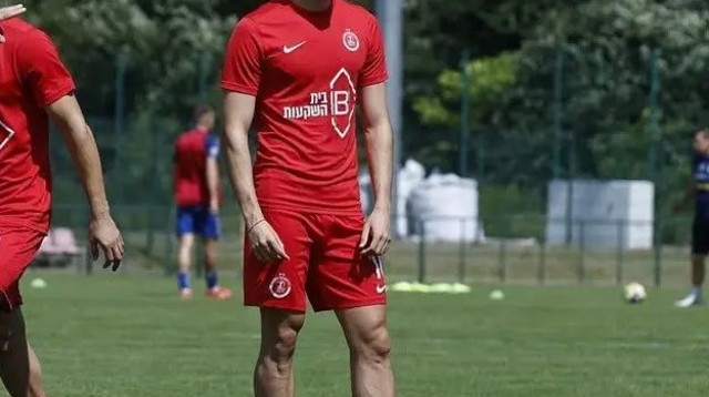 שתי ההגבהות של ליידנר סימנו את הדרך לשני השערים הראשונים של הפועל תל אביב (צילום: אתר רשמי, הפועל תל אביב)