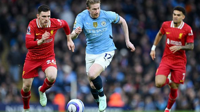 קווין דה בראונה במדי מנצ'סטר סיטי מול ליברפול (צילום: Shaun Botterill)