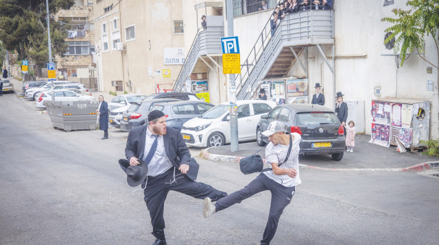 עימות בירושלים בין חילוני לחרדי (צילום: חיים גולדברג פלאש 90)