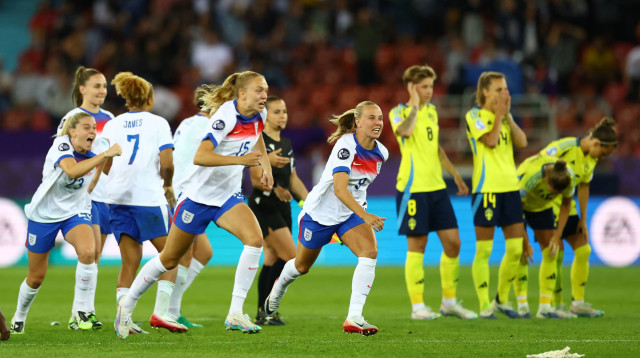 שחקניות נבחרת אנגליה בכדורגל נשים (צילום: רויטרס)