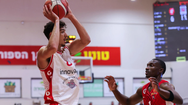 שחקן הפועל גלבוע גליל לוטן אמסלם (צילום: מאור אלקסלסי)