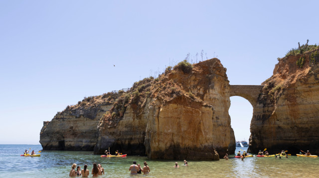 חוף בפורטוגל (צילום: רויטרס)